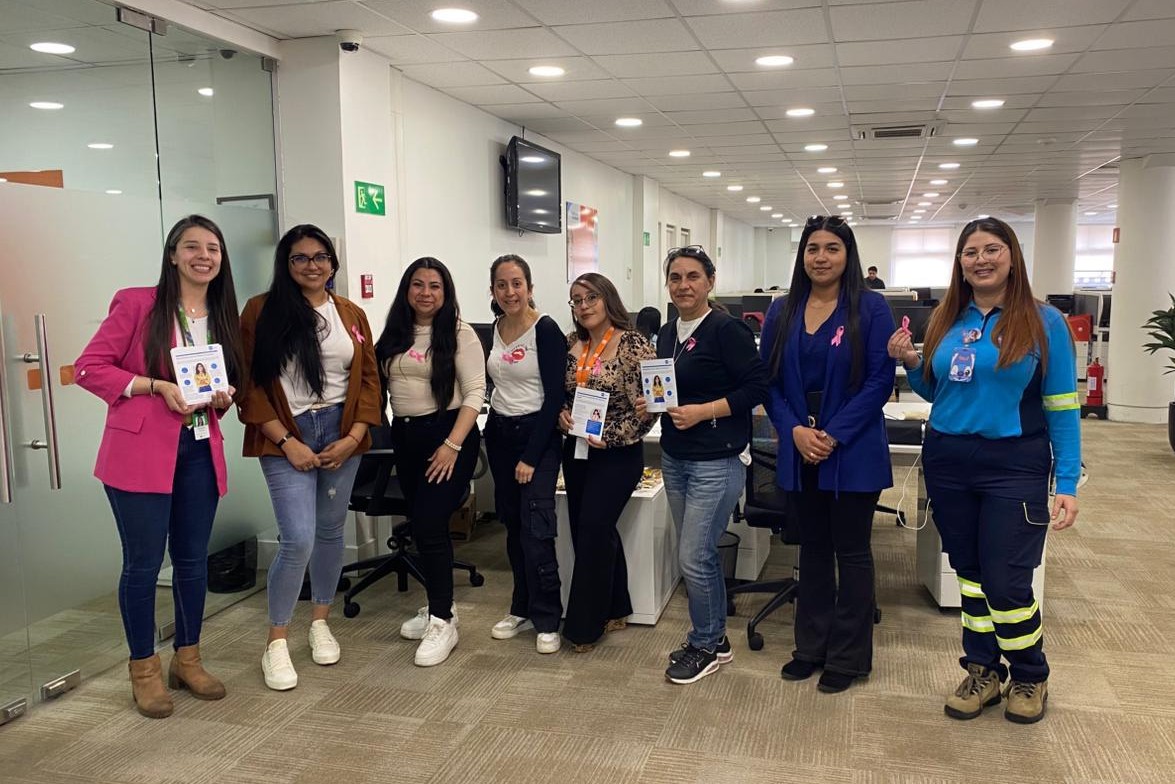 Achs Servicios junto a clientes Itaú, MetLife y Aceros AZA lideraron campaña de sensibilización frente al cáncer de mama